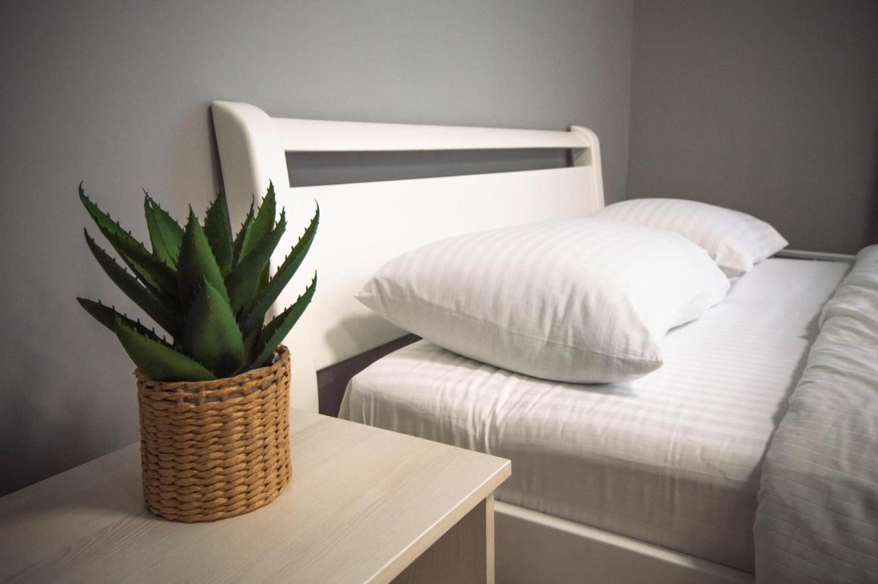 Kyiv Lesi 3 Studio Apartment Ngoại thất bức ảnh